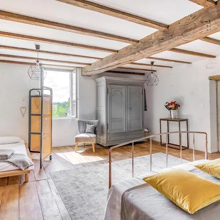 Villa Sleeps 12 With Pool And Wifi