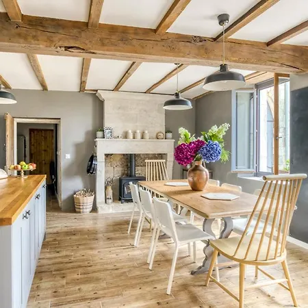 Sleeps 12 With Pool And Wifi Sauvignac