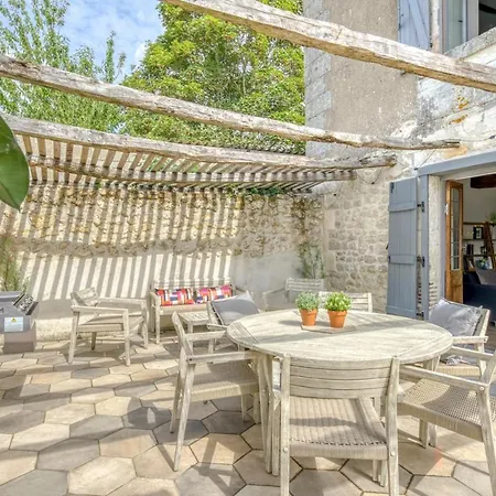 Villa Sleeps 12 With Pool And Wifi *