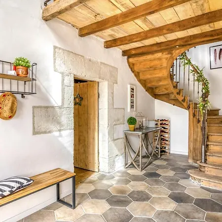 Villa Sleeps 12 With Pool And Wifi *