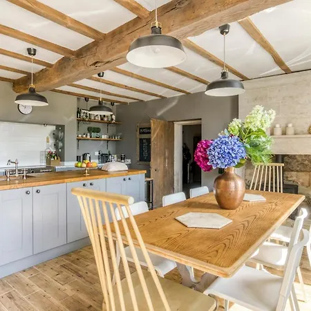 Sleeps 12 With Pool And Wifi Villa *