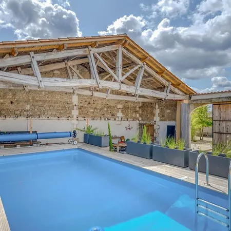 Villa Sleeps 12 With Pool And Wifi *